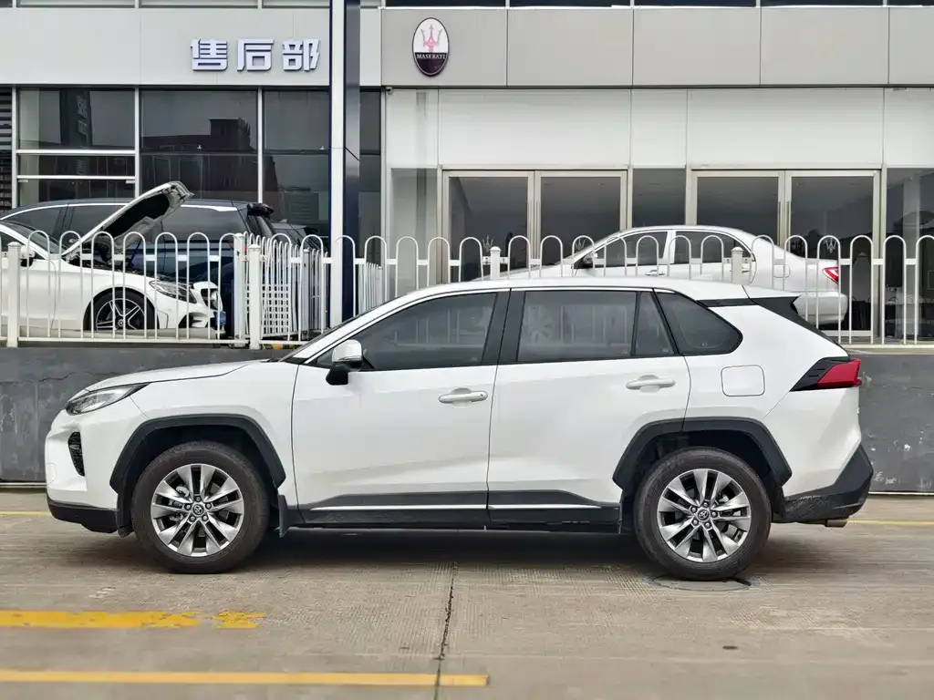 Toyota Wildlander — фото 9