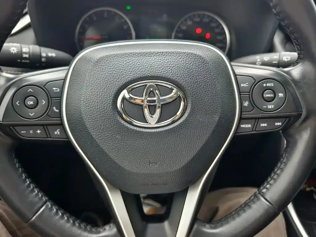Toyota Wildlander — фото 5