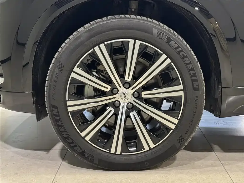 Volvo XC90 — фото 9