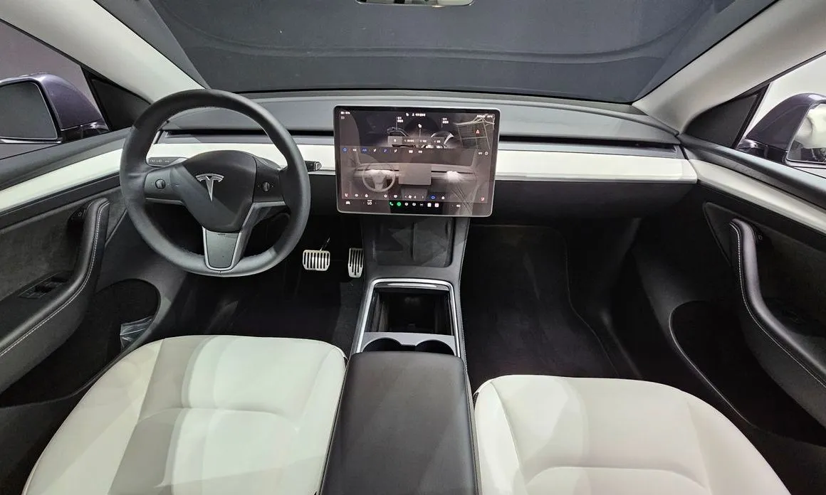 Tesla Model Y — фото 6