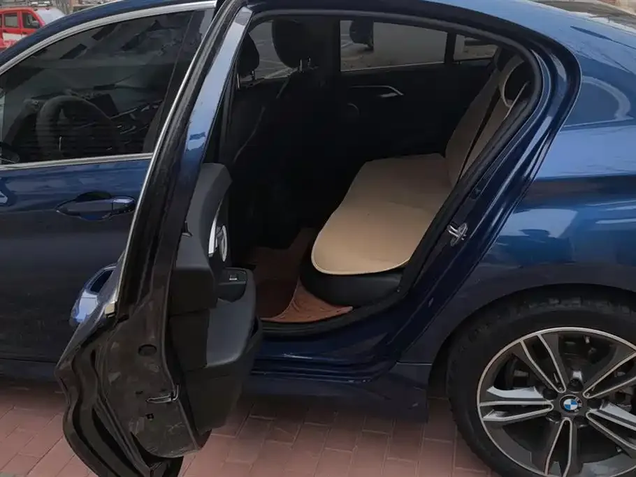 BMW 1 Series 2021 из CN, фото 2
