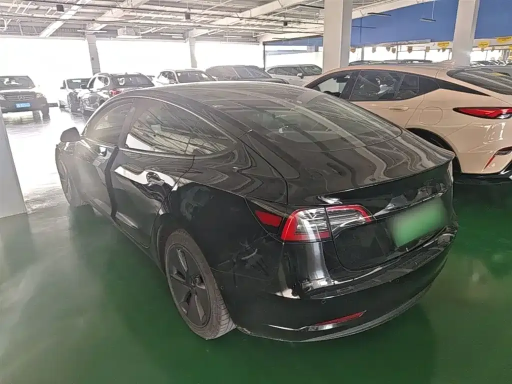Tesla Model 3 — фото 7