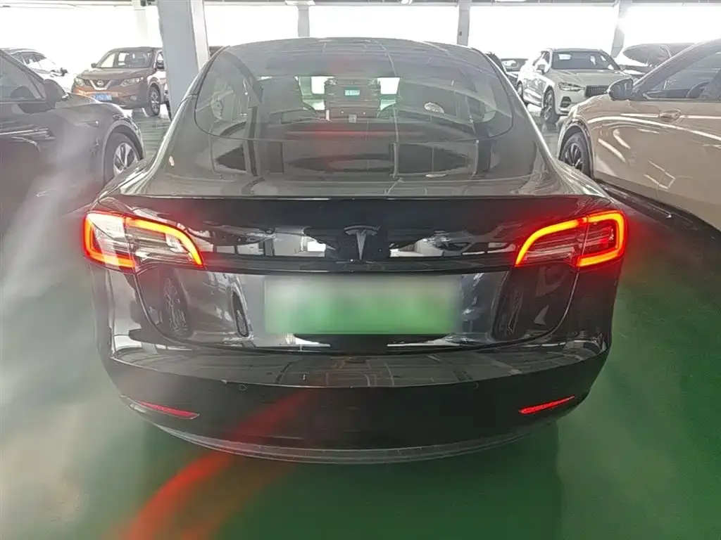 Tesla Model 3 — фото 9