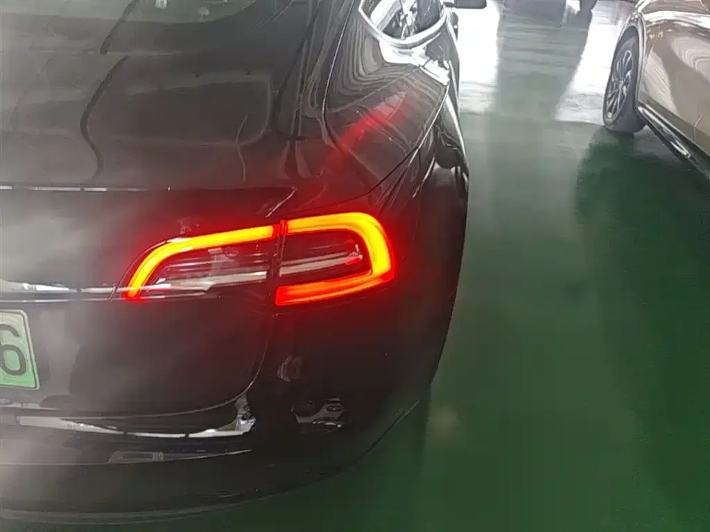 Tesla Model 3 — фото 2