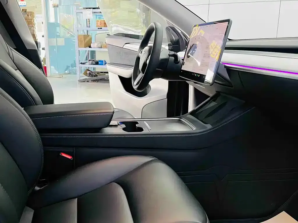 Tesla Model Y — фото 4