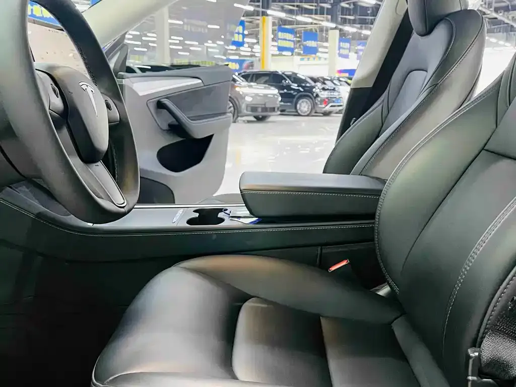 Tesla Model Y — фото 7