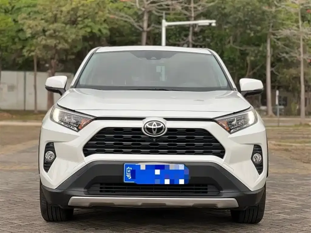 Toyota RAV4 — фото 9