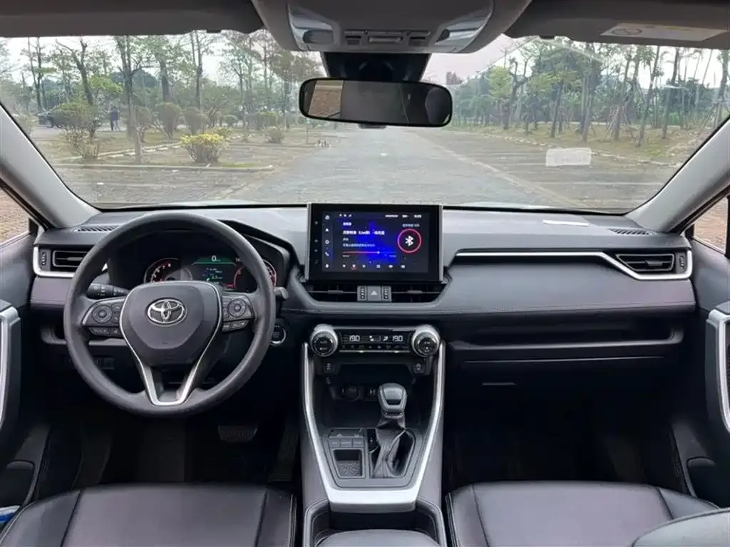 Toyota RAV4 — фото 5