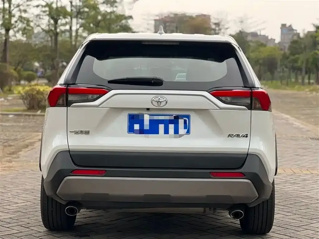 Toyota RAV4 — фото 4