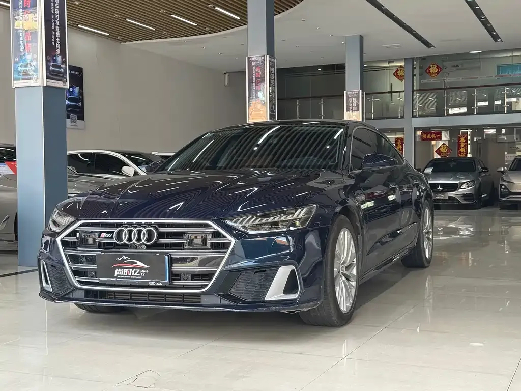 Audi A7L — фото 1