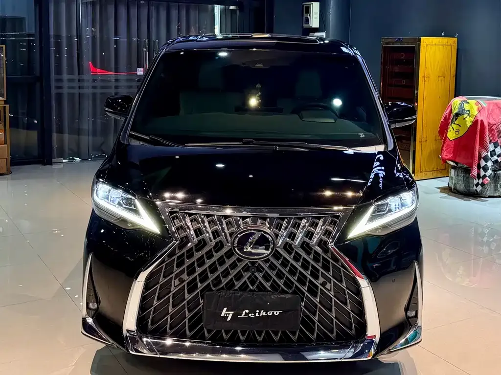 Lexus LM