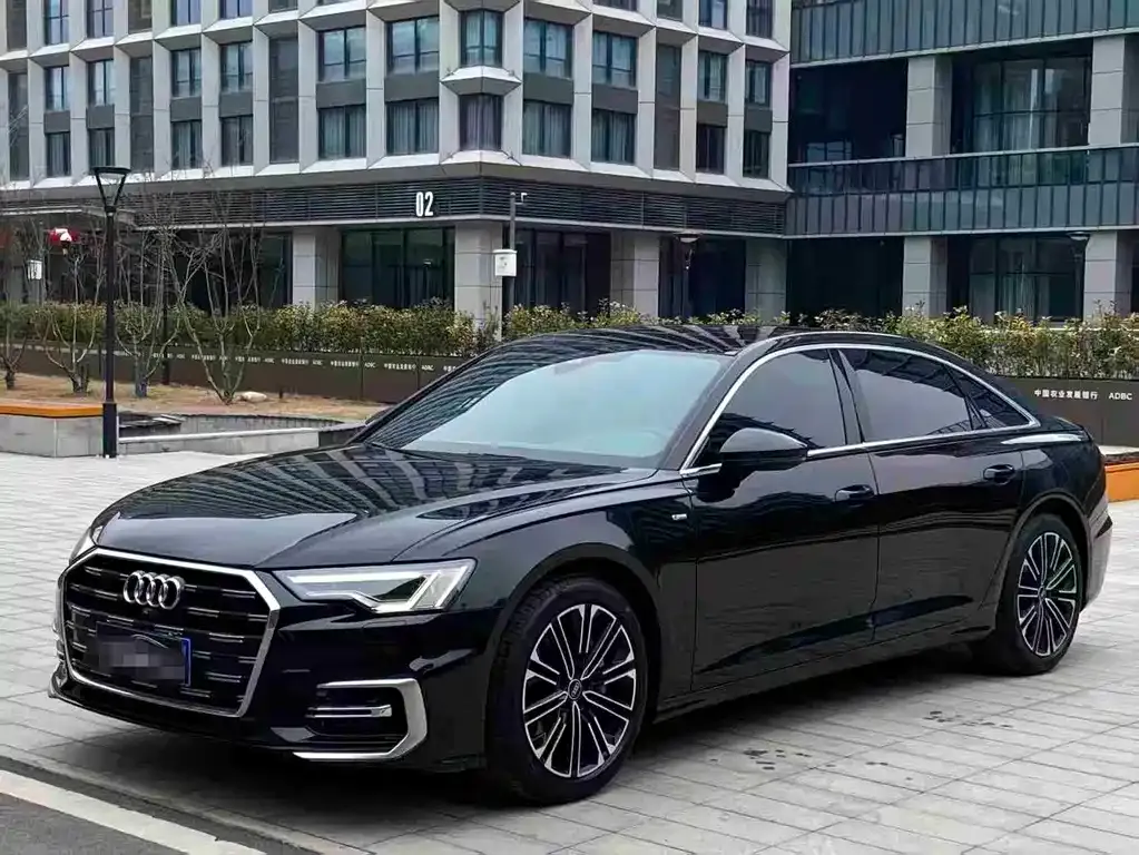 Audi A6L — фото 1
