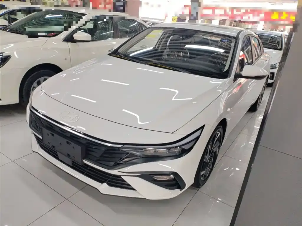 Hyundai Elantra — фото 7