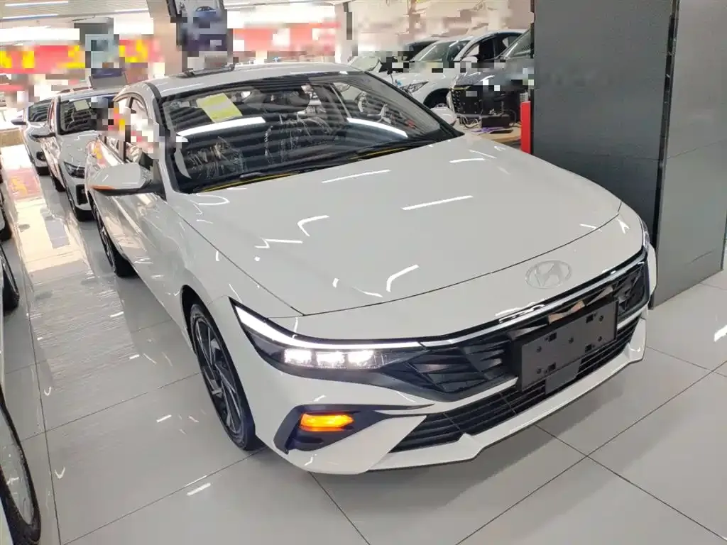 Hyundai Elantra — фото 2