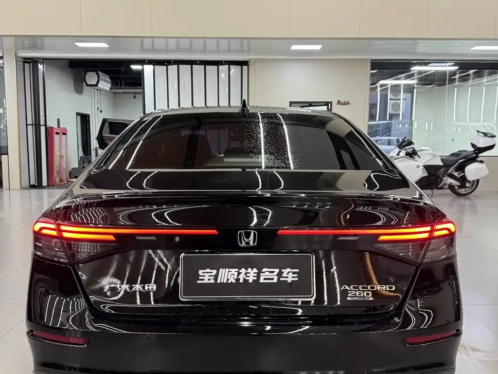 Honda Accord — фото 9