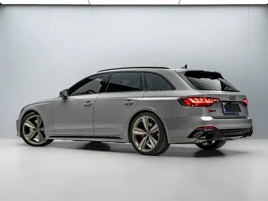 Audi RS 4 — фото 6