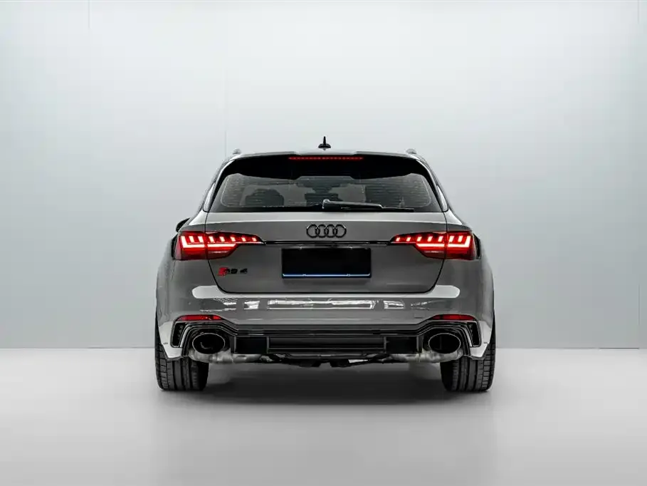 Audi RS 4 — фото 10