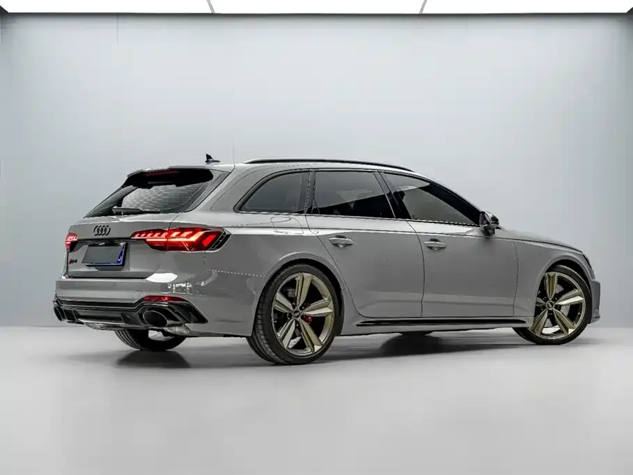 Audi RS 4 — фото 4