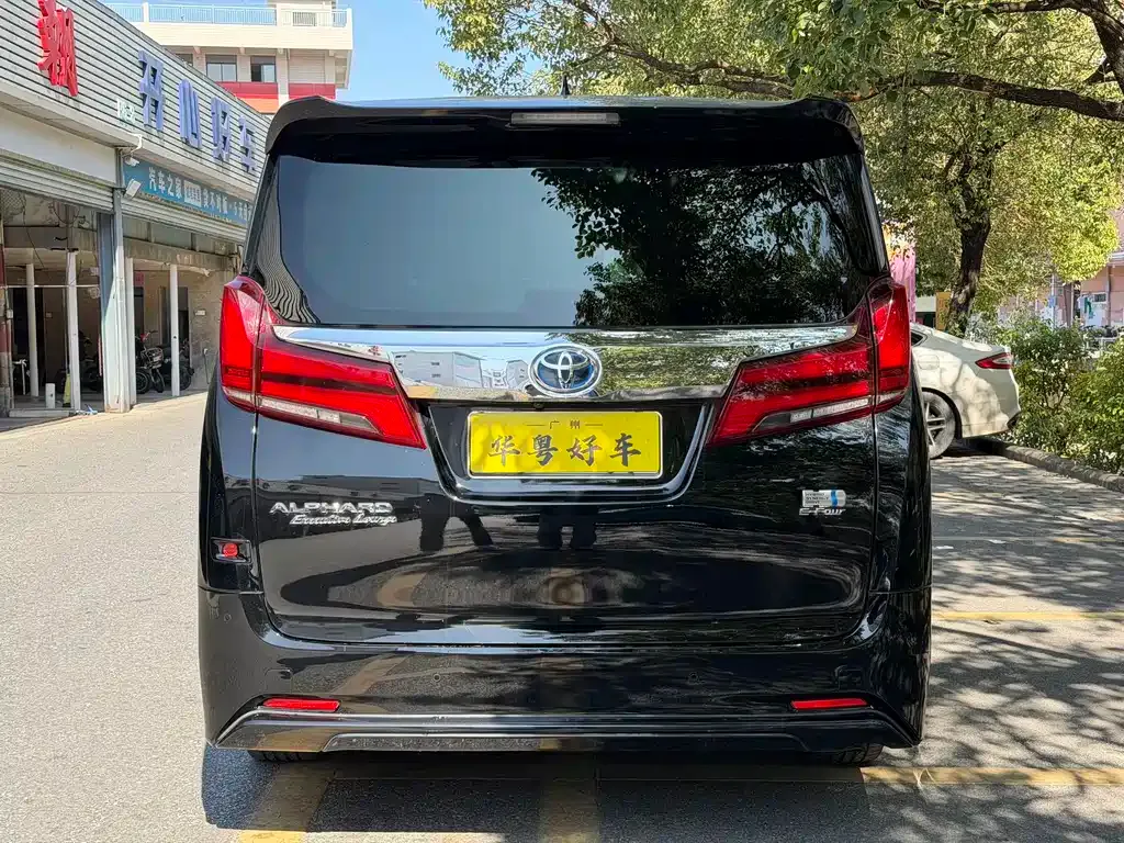 Toyota Alphard — фото 3