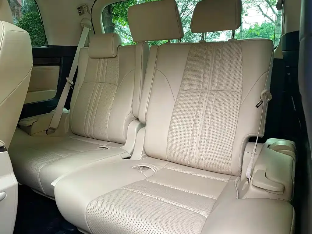 Toyota Alphard — фото 7