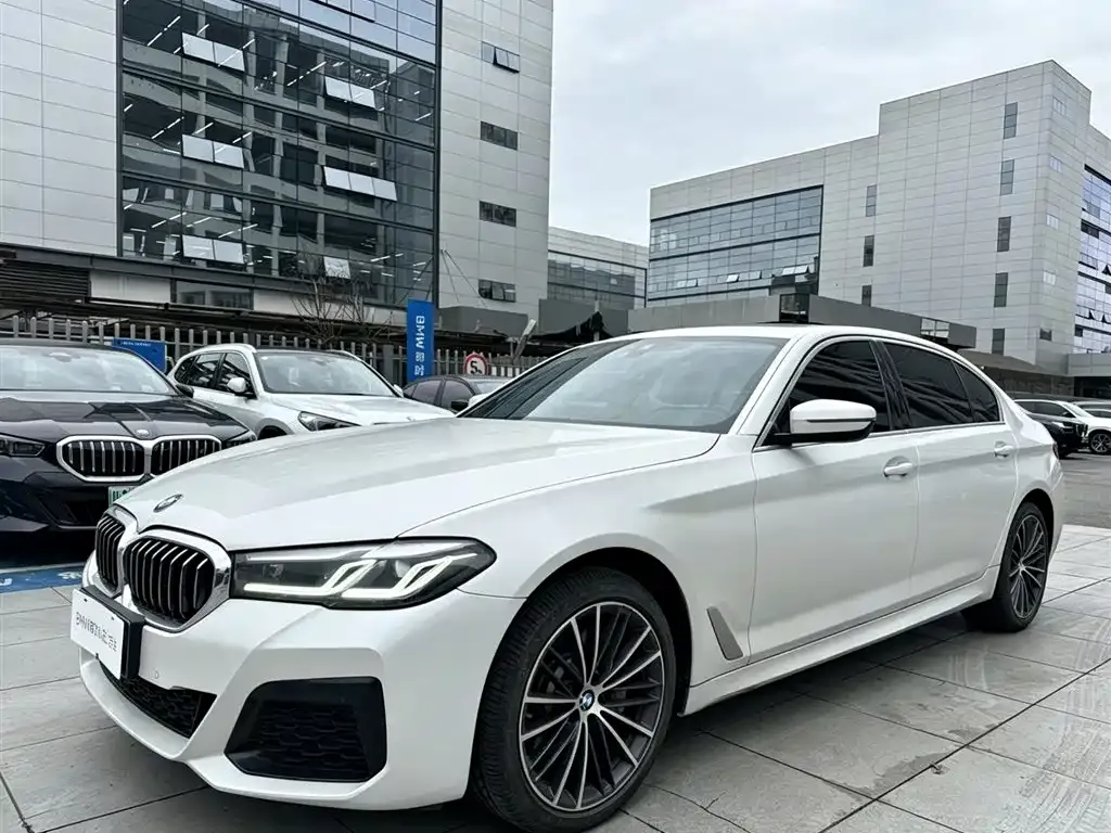 BMW 5 Series — фото 1