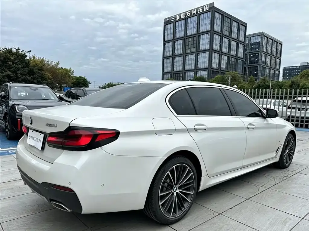 BMW 5 Series — фото 8
