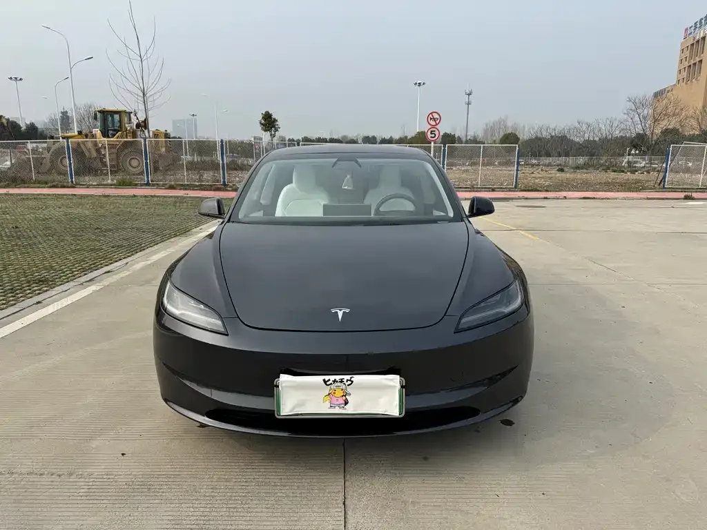 Tesla Model 3 — фото 10