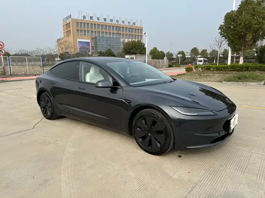 Tesla Model 3 — фото 4