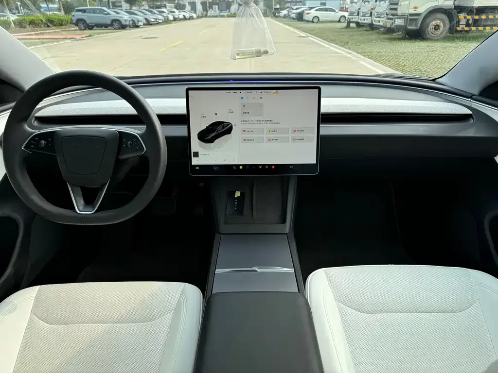 Tesla Model 3 — фото 9