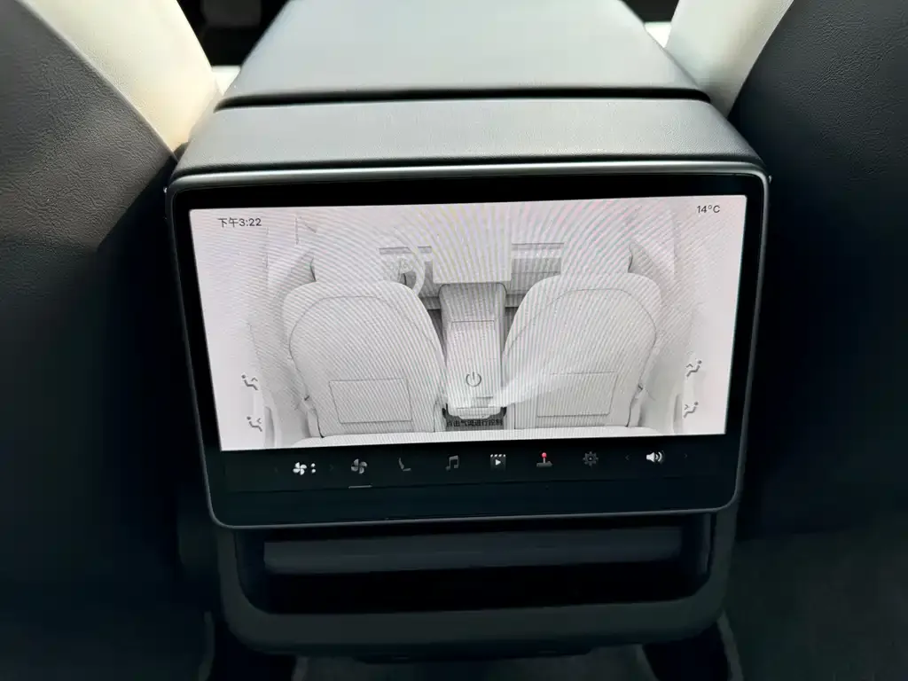 Tesla Model 3 — фото 5