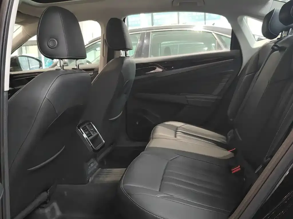 Volkswagen Passat — фото 4
