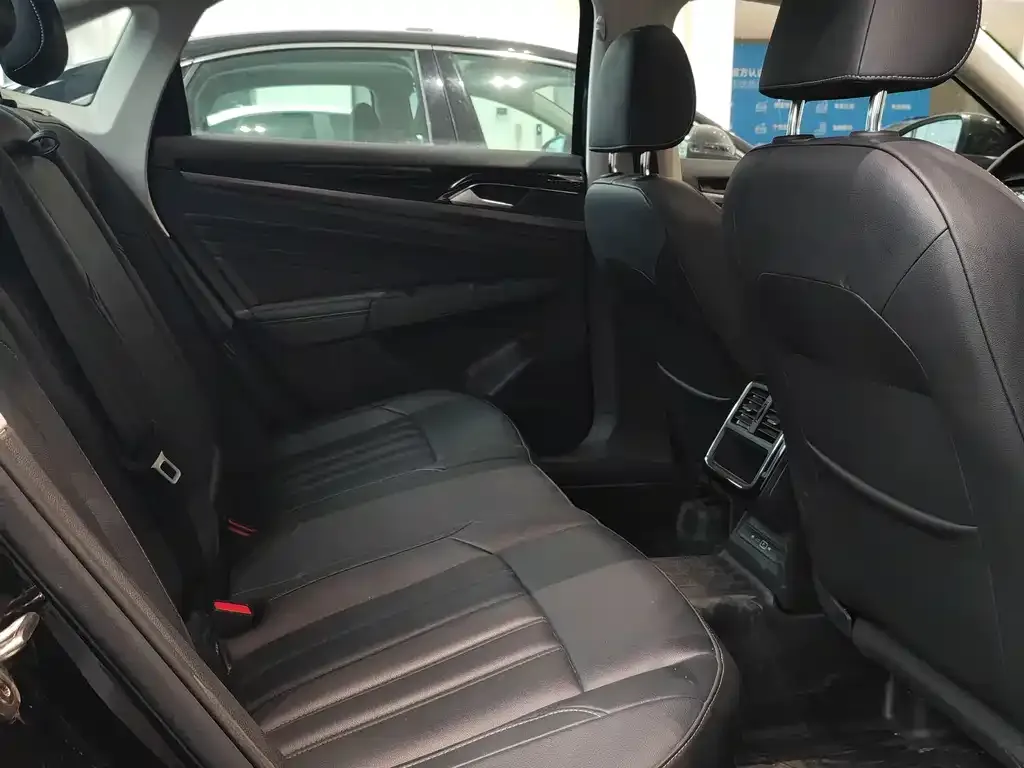 Volkswagen Passat — фото 2