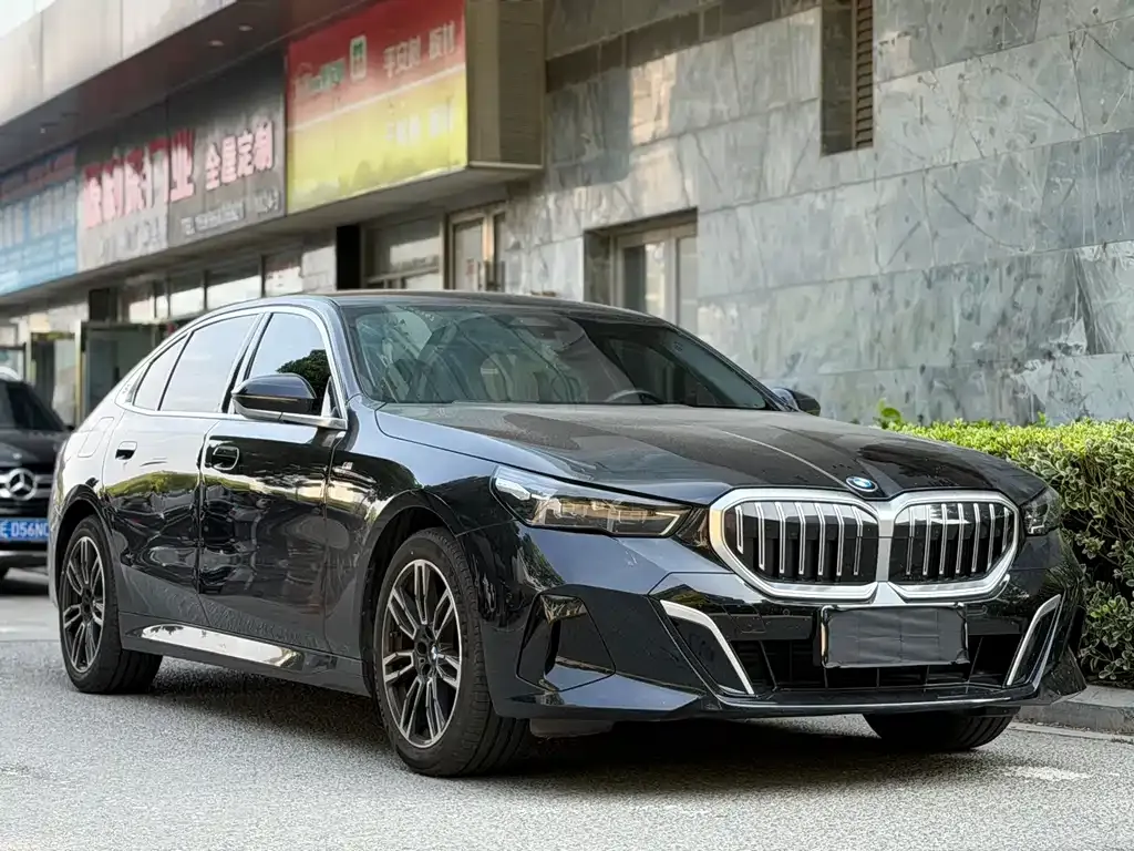 BMW 5 Series — фото 4
