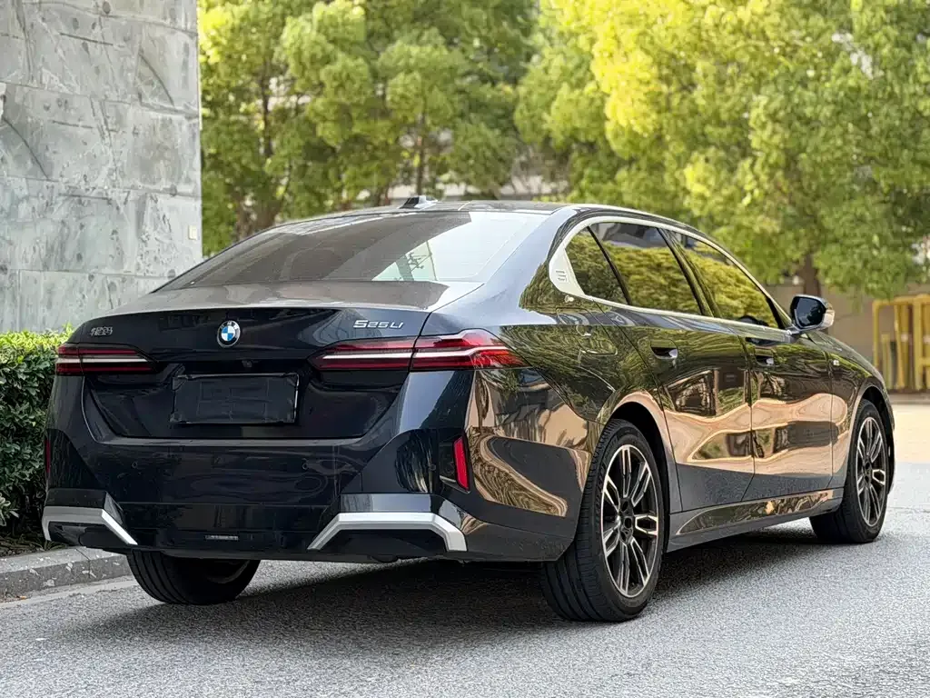 BMW 5 Series — фото 10