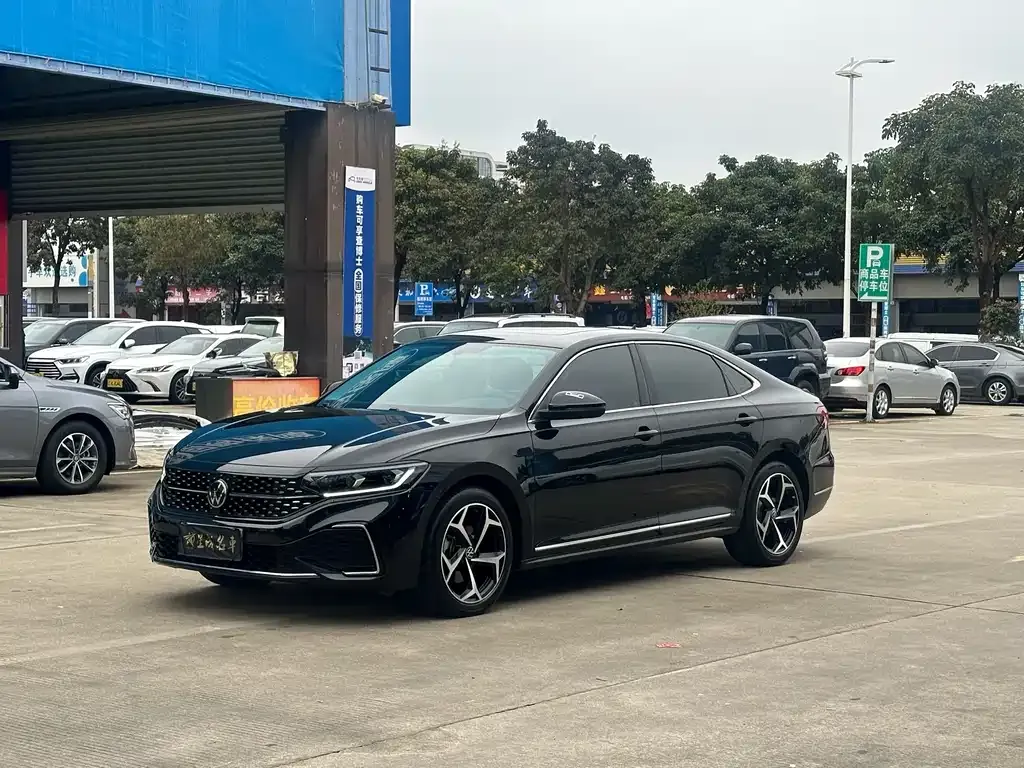Volkswagen Passat — фото 1