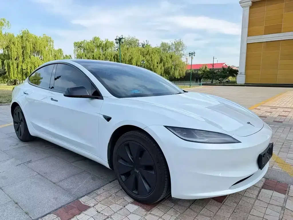 Tesla Model 3 — фото 5