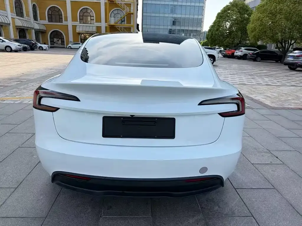Tesla Model 3 — фото 6