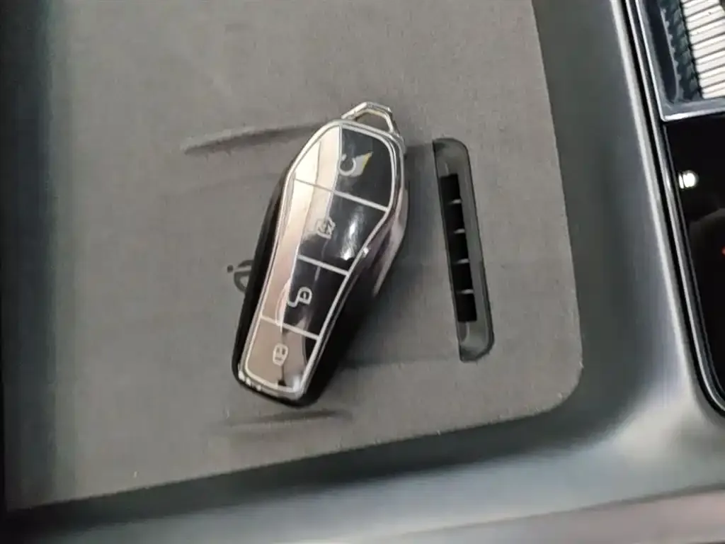 BYD Seal — фото 2