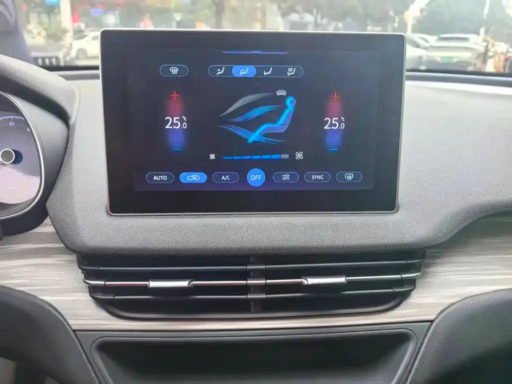 Hongqi E-QM5 — фото 2