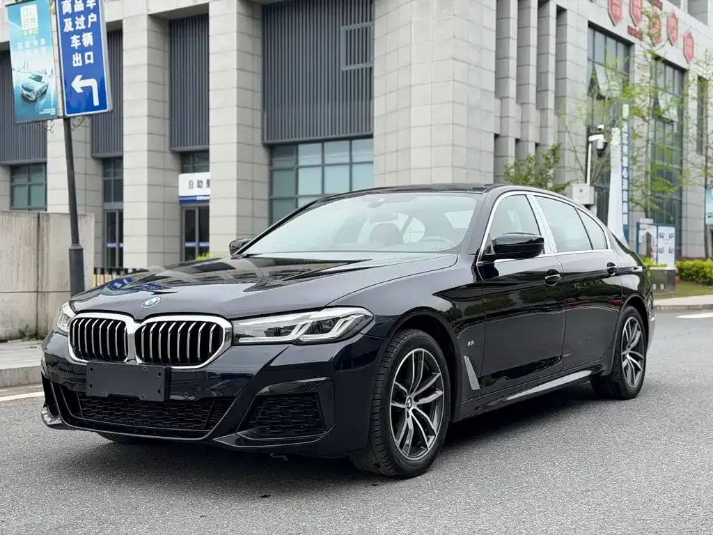 BMW 5 Series — фото 1
