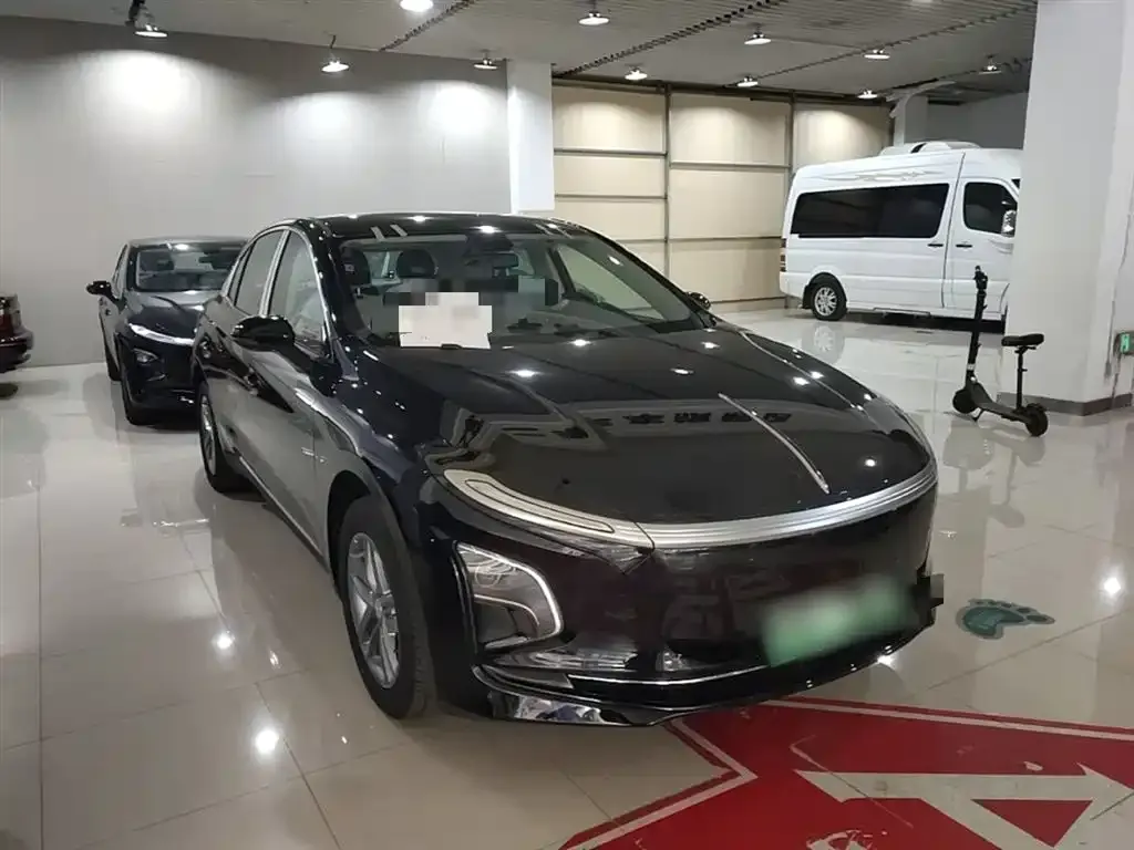 Hongqi E-QM5 — фото 10