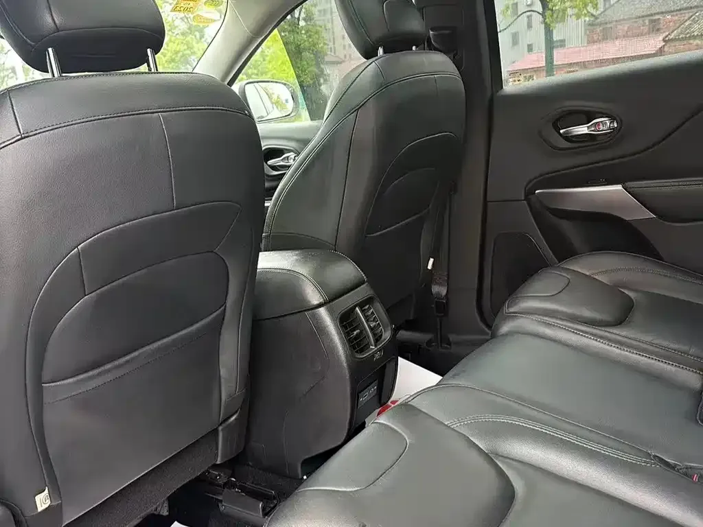 Jeep Cherokee 2021 из CN, фото 5