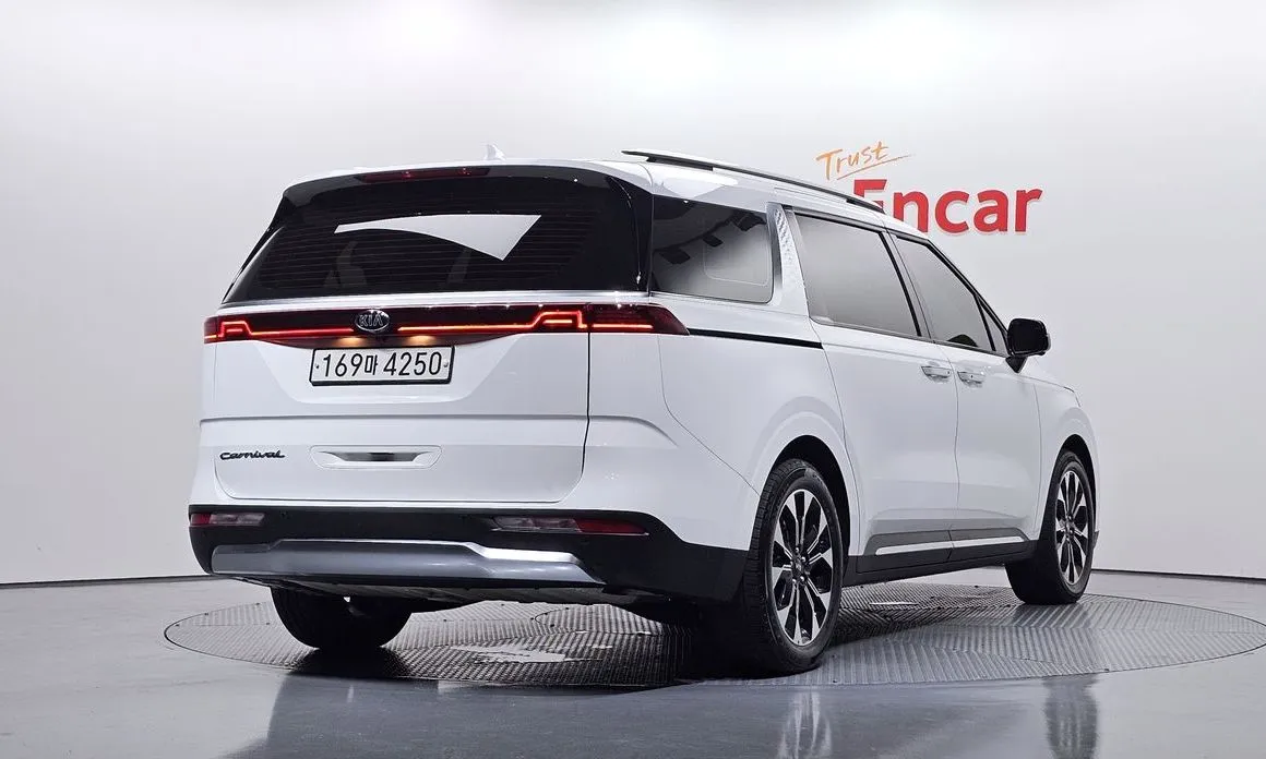 Kia Carnival — фото 3