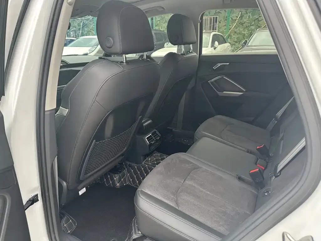 Audi Q3 2023 из CN, фото 7