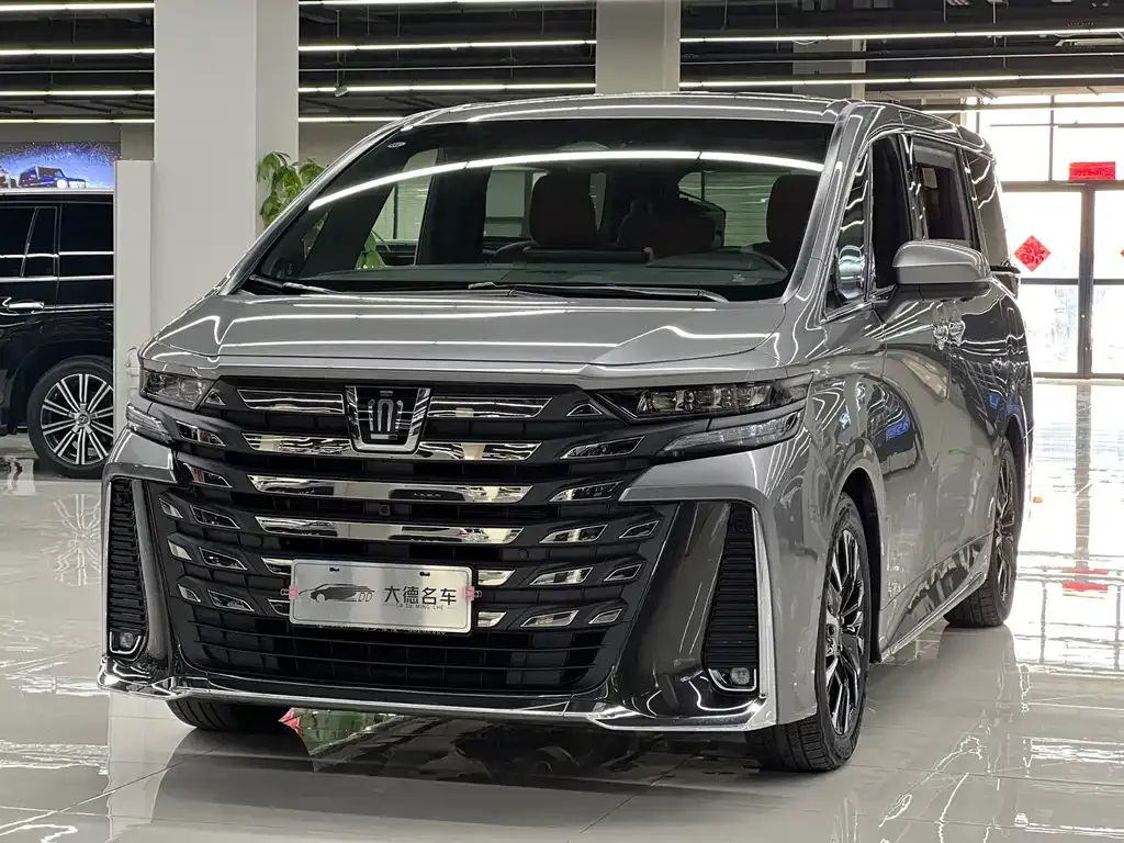 Toyota Vellfire — фото 1