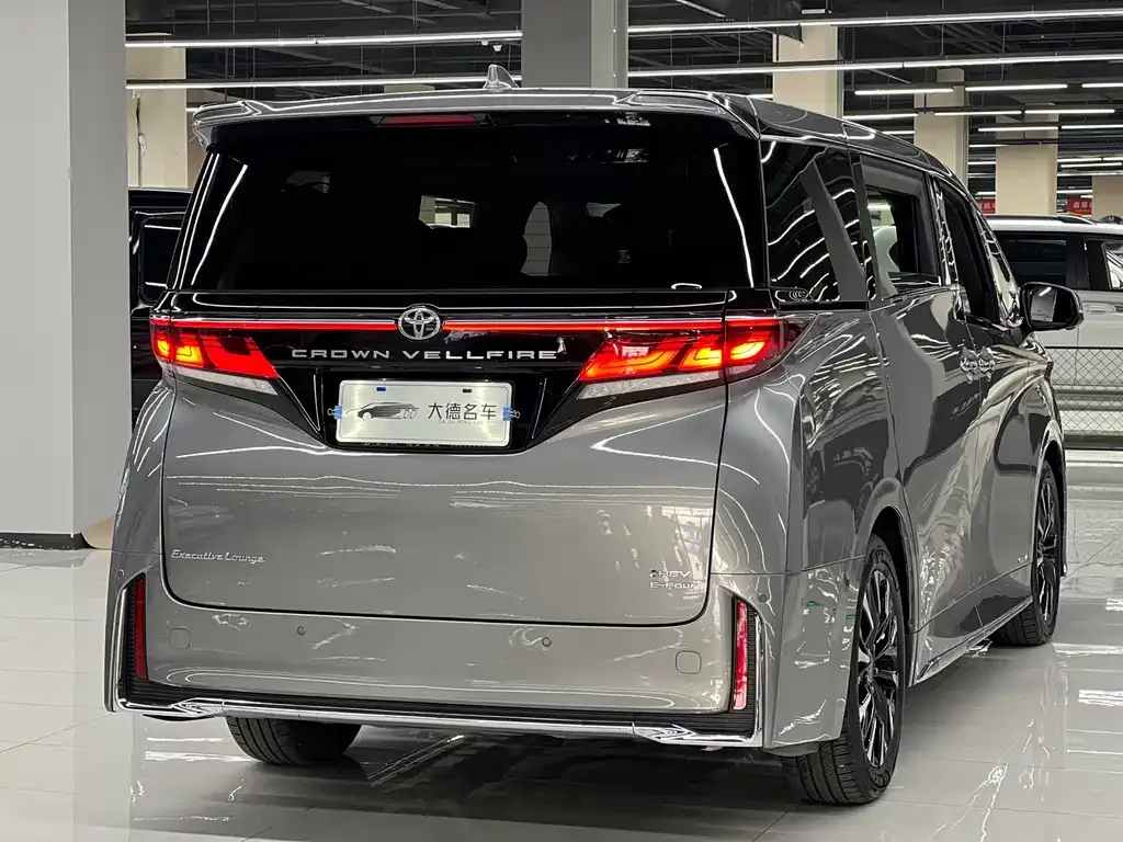 Toyota Vellfire — фото 3