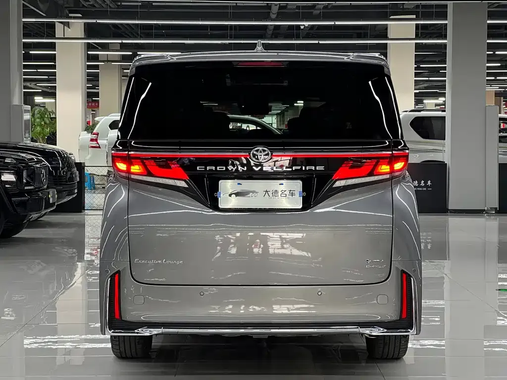 Toyota Vellfire — фото 7