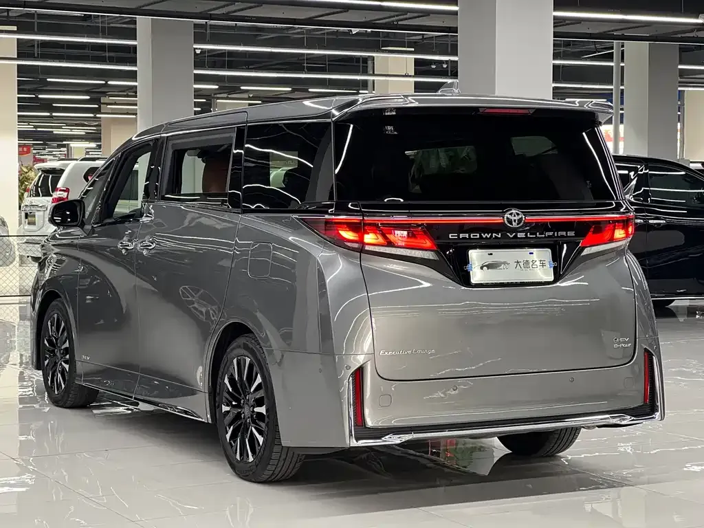 Toyota Vellfire — фото 9