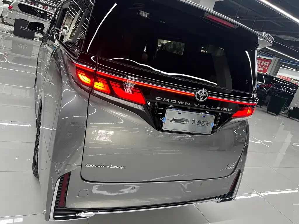 Toyota Vellfire — фото 8