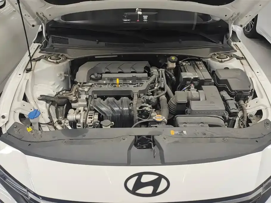 Hyundai Elantra — фото 10